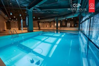 Marepolis cuenta con 2 piscinas multinivel, una de ellas única en España, con 20 metros de profundidad