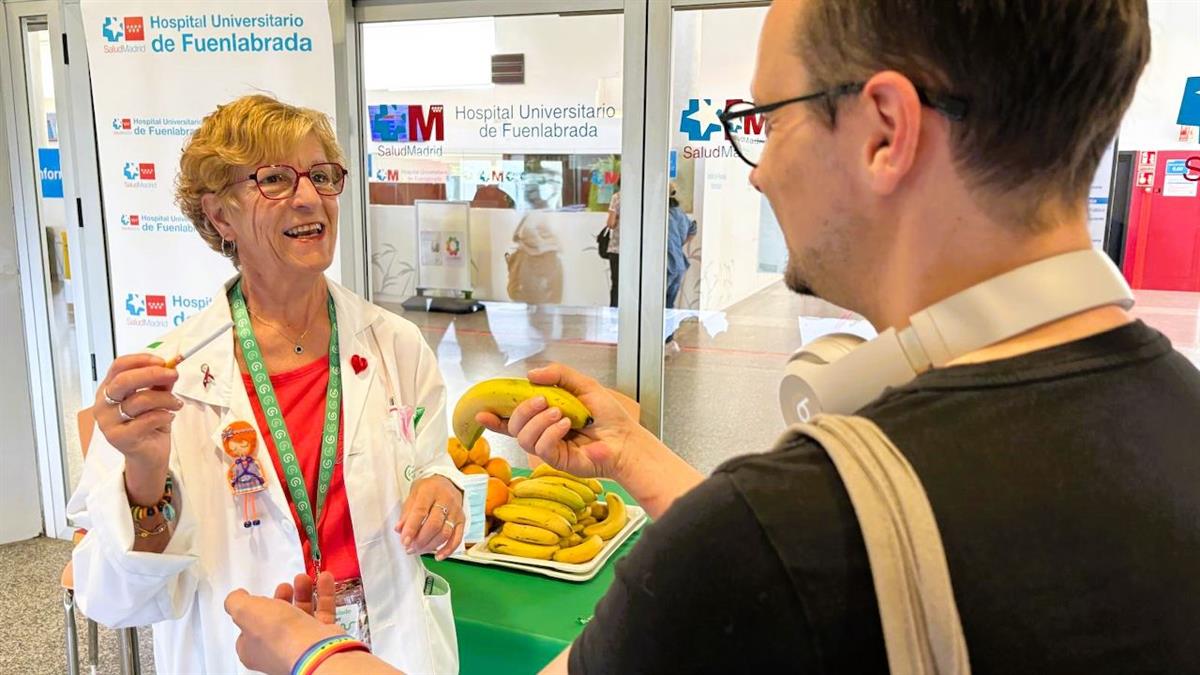 El centro sanitario organiza charlas y acciones informativas para concienciar sobre los beneficios de abandonar el tabaquismo