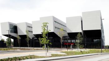 Es un ranking independiente que evalúa los centros sanitarios a través de 6.777 encuestas realizadas a médicos, enfermeras, asociaciones de pacientes, periodistas sanitarios, entre otras personas