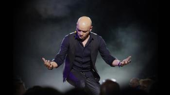 Un mismo cantante y 70 voces: 