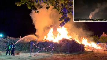 Una treintena de bomberos tuvieron que intervenir para sofocar el fuego