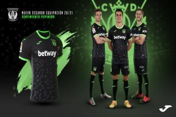 Será negra con detalles en verde eléctrico