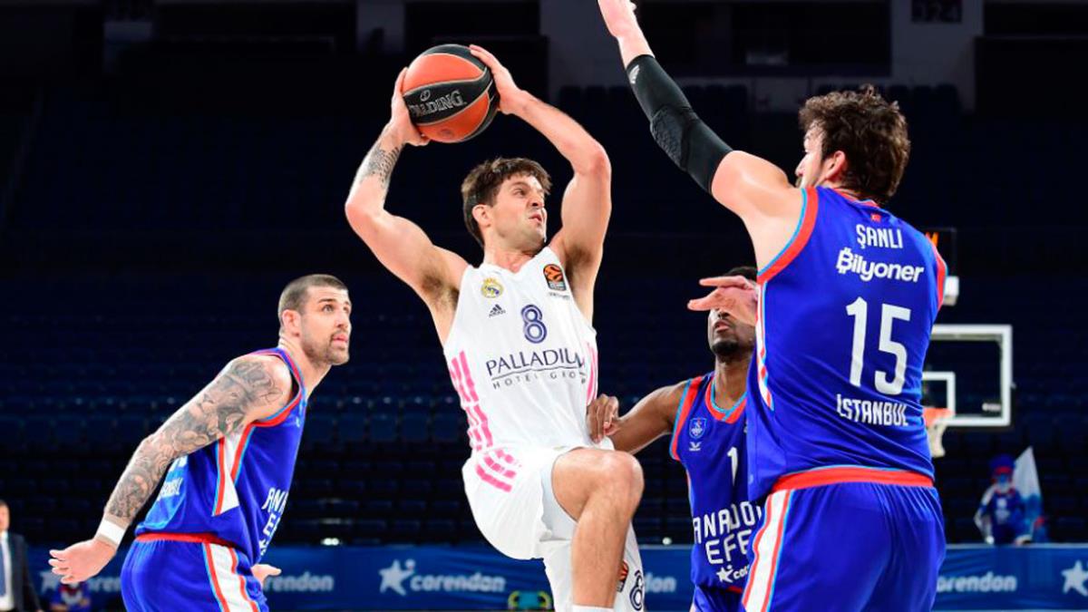 El equipo de Pablo Laso afronta el segundo encuentro de los cuartos sin su gran estrella