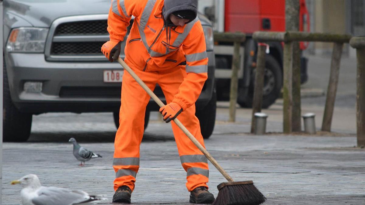 Contempla la recogida y transporte de residuos, así como el mantenimiento de contenedores, entre otros
