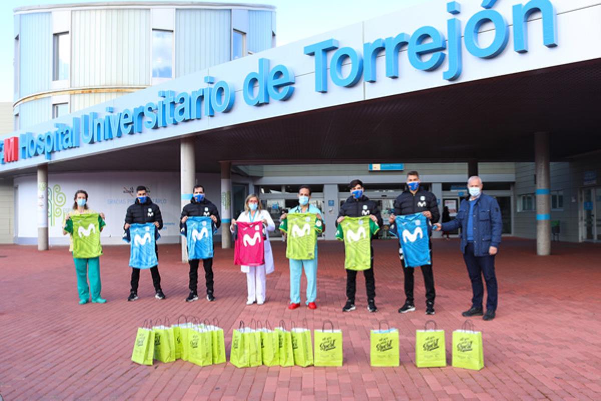 El club torrejonero les regaló camisetas oficiales de esta temporada