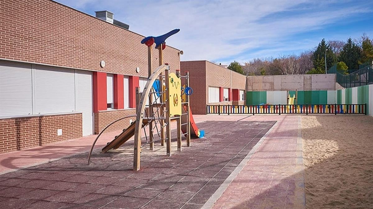Uno de los grandes problemas es la falta del alumno al centro educativo