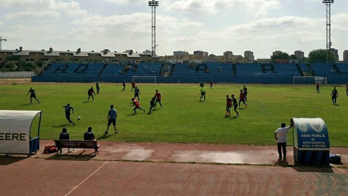 Han acusado al concejal de Deportes de perjudicar a cientos de niños