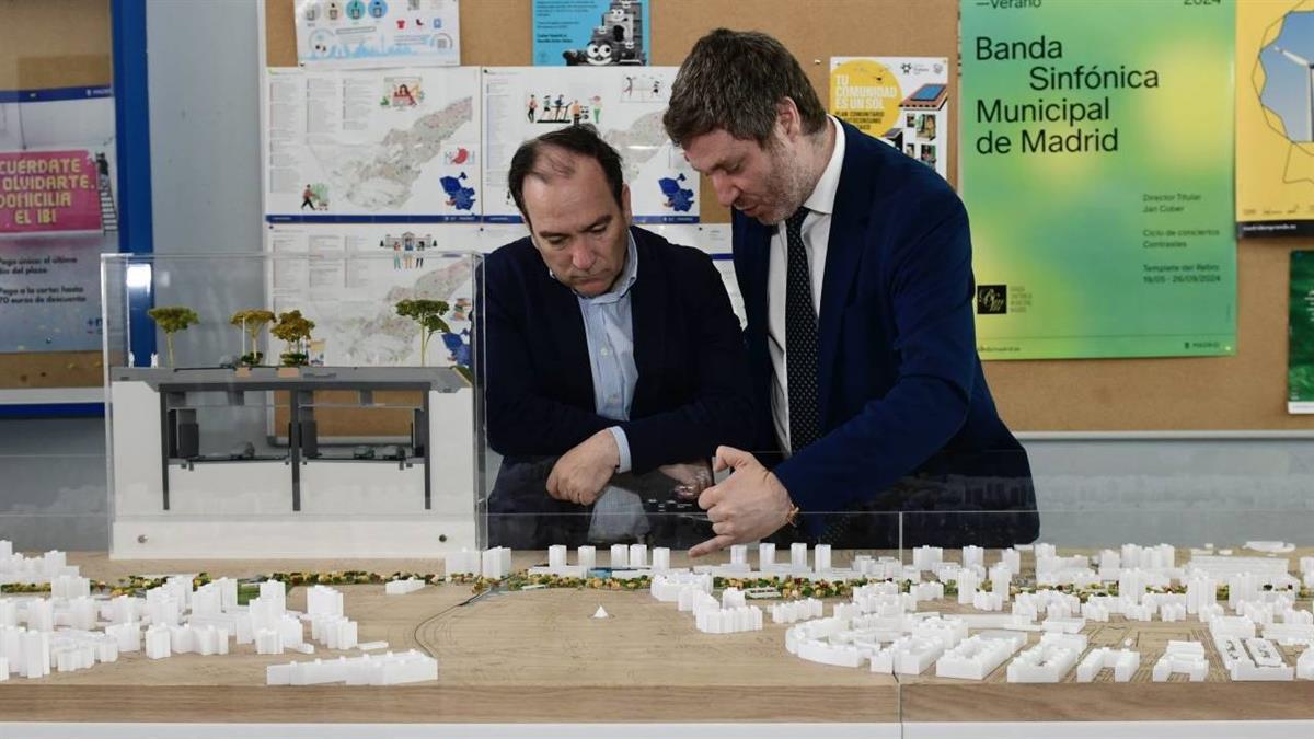 Carabante visita la exposición de la primera fase que ejecutará el Ayuntamiento de Madrid y cuyas obras comenzarán este año

