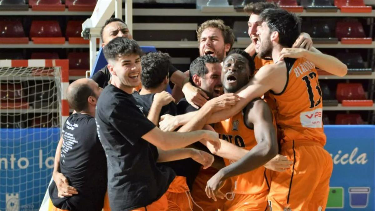 El club pinteño se encuentra fuera del descenso tras la primera mitad de la temporada