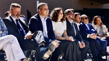 Isabel Díaz Ayuso y Salomón Aguado han presidido el acto oficial de entrega de llaves de las viviendas
