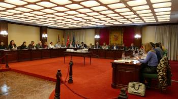 El PSOE pide la dimisión del concejal del PP Eduardo de Santiago, por acudir al Pleno tras tener contacto con un positivo