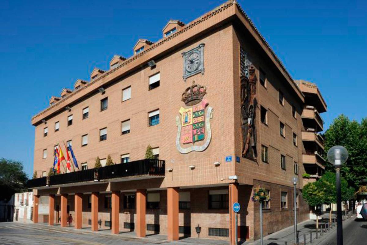 La ausencia de la alcaldesa y el primer teniente de alcalde por cuarentena evitan la celebración de la sesión programada para el jueves