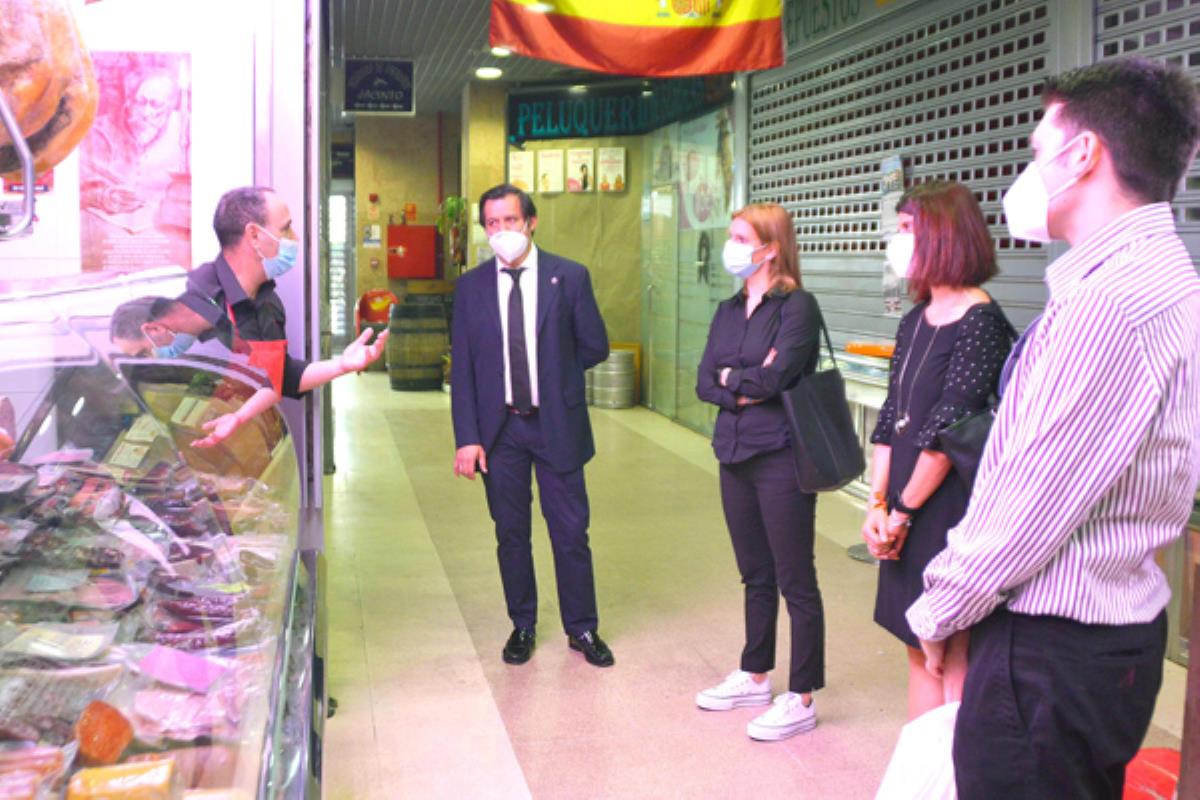 Los populares muestran su agradecimiento a los establecimientos y comercios que, como servicios esenciales, han estado abiertos durante estas semanas de Estado de Alarma