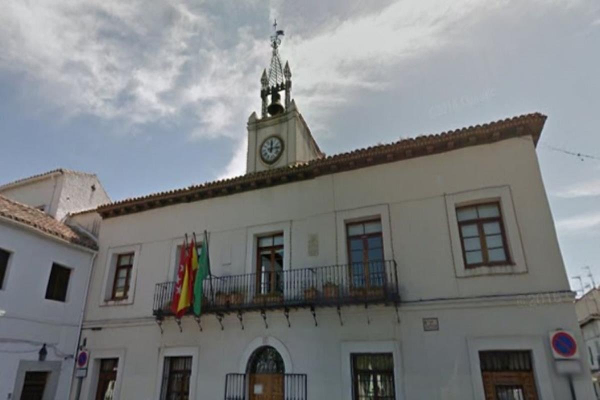 También señala que la dirección del periódico se ve con derecho a definir la estrategia política del grupo