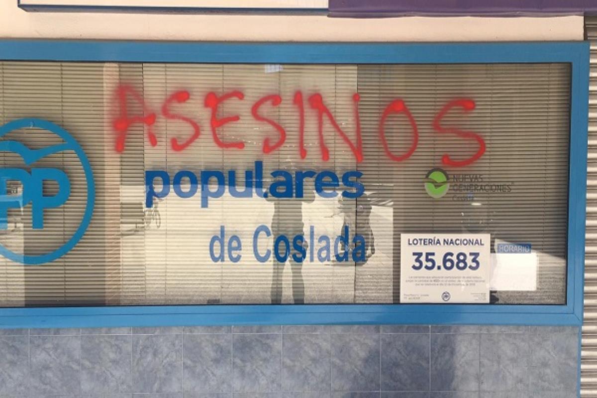 Su fachada ya había sido objeto de rotura de cristales y daños en otras ocasiones, la última hace un año