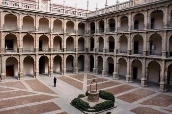 El Patio de Santo Tomás de Villanueva será, de nuevo, el escenario para los artistas participantes
