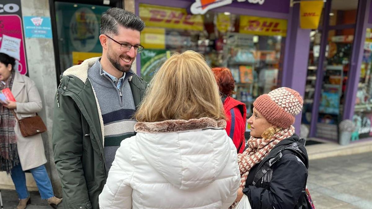 El candidato socialista incide en que su partido se ha renovado y está preparado para volver a gobernar una ciudad que necesita un cambio radical de políticas municipales