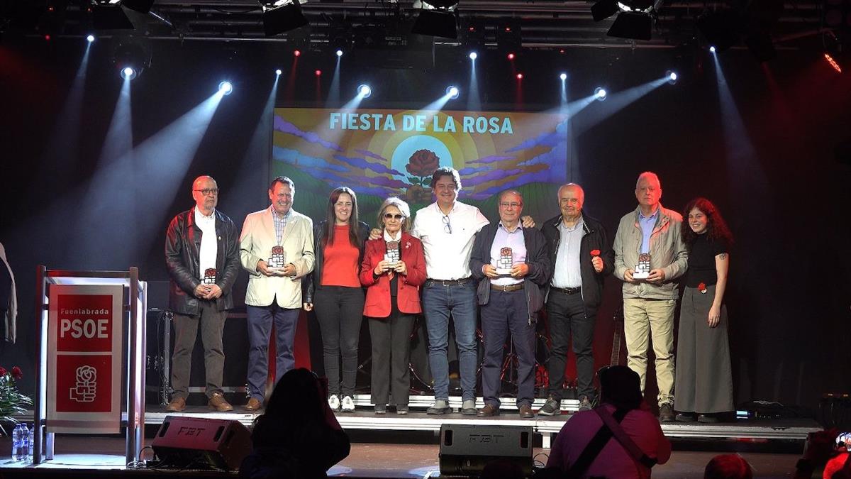 Los socialistas celebraron su primera Fiesta de la Rosa con reconocimientos a históricos militantes y la entrega del Premio Derechos y Libertades a Manuel de la Rocha