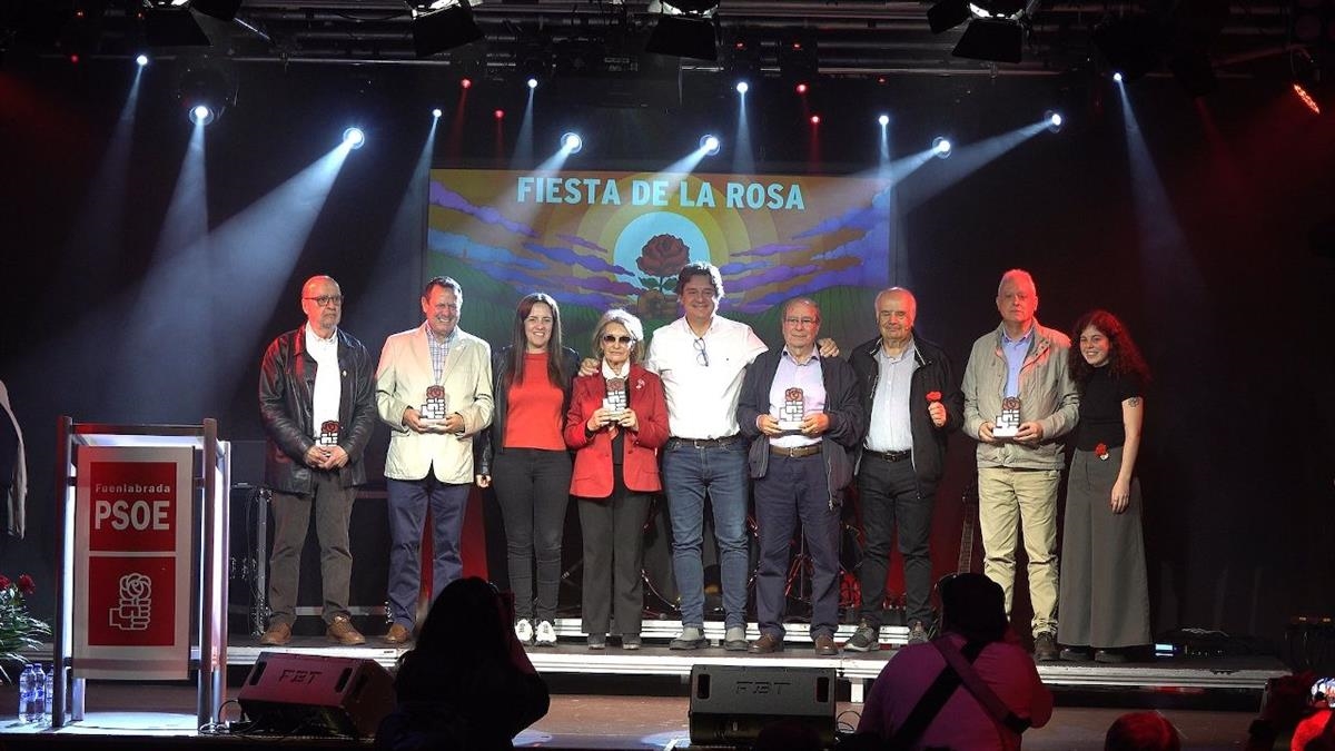Los socialistas celebraron su primera Fiesta de la Rosa con reconocimientos a históricos militantes y la entrega del Premio Derechos y Libertades a Manuel de la Rocha