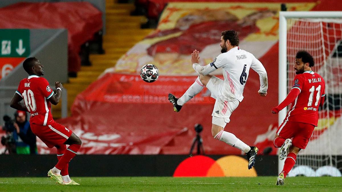 Los blancos pasan a la siguiente fase tras ganar en la ida al Liverpool por 3 a 1 y quedar empate a 0 en la vuelta
