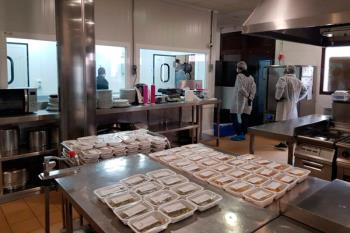 Los miembros de Protección Civil entregan a domicilio más de 150 menús diarios