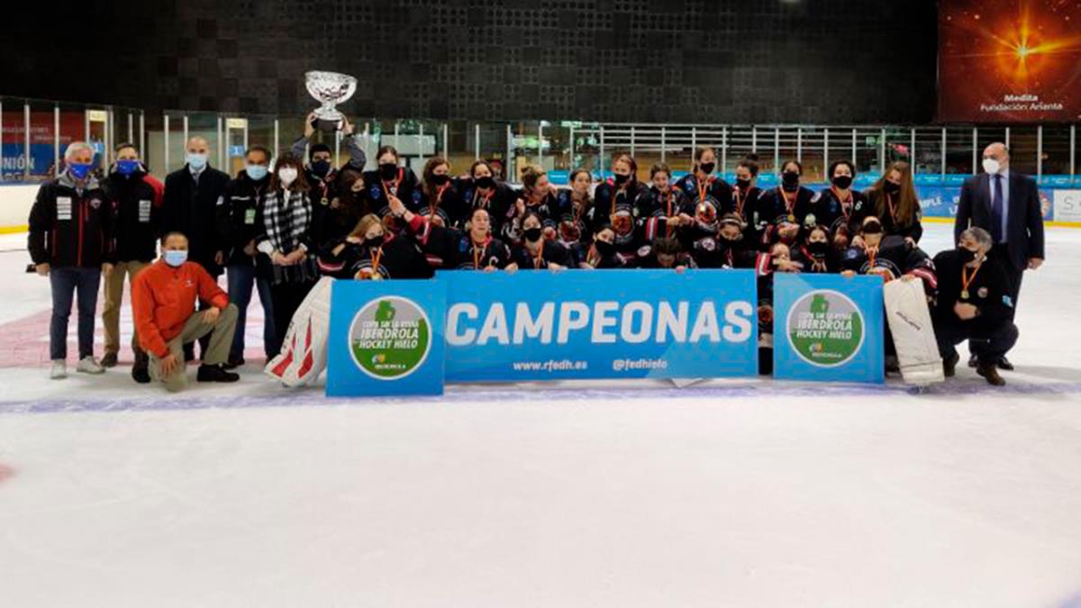 El pasado marzo las chicas acabaron líderes de La Liga de hockey hielo
