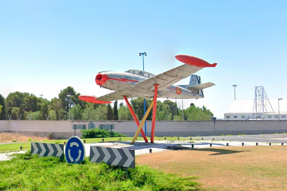 El avión volverá a su habitual ubicación junto a la plaza Pinto de nuestro municipio