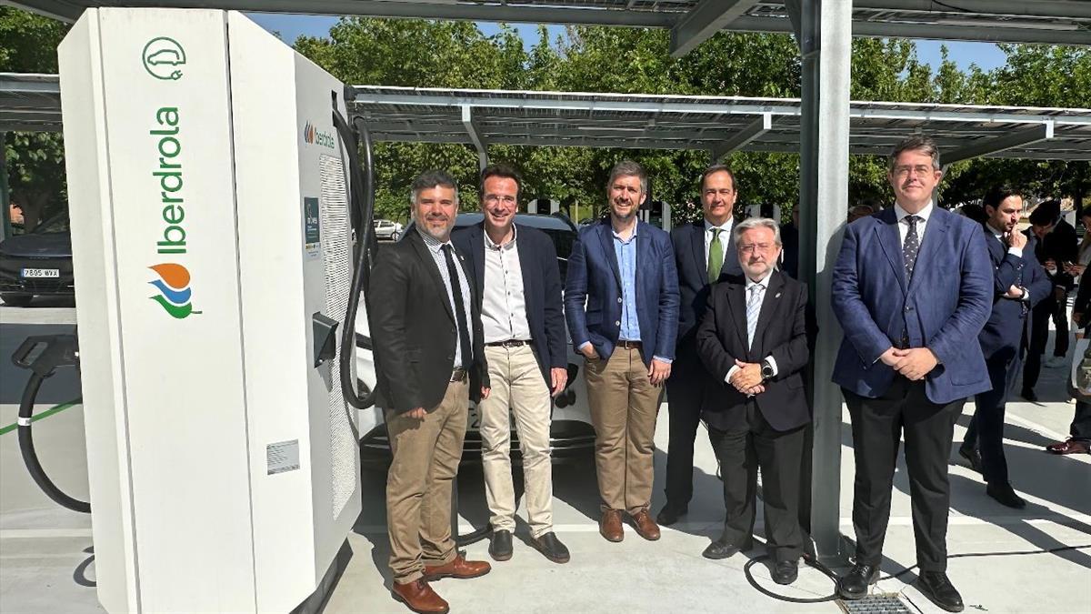 Ubicada en el barrio de Arroyo Culebro, cuenta con medio centenar de puntos de recarga, 15 de ellos ultrarrápidos