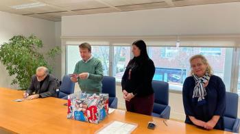 Los primeros tricantinos en comprar en enero también entraron en el sorteo de un viaje a París