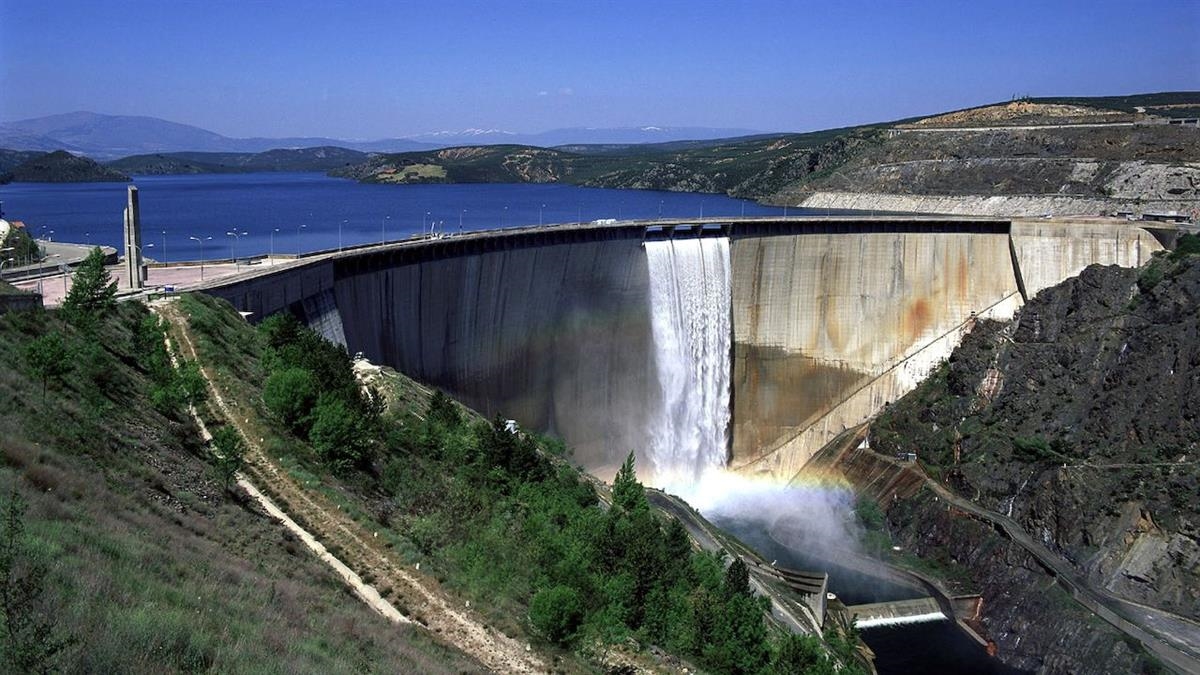 El Canal de Isabel II mantiene una situación hidrológica de normalidad, aunque alerta del aumento de consumo de agua las próximas semanas por las altas temperaturas
