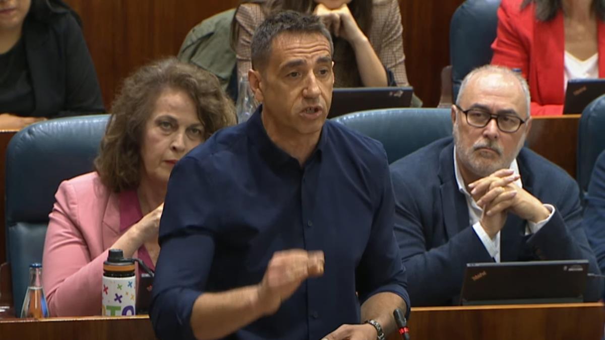 El portavoz adjunto de Más Madrid en la Asamblea pone el foco en la Asociación 'Patio Campus' y señala a la consejera de Economía