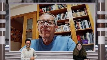 El activista vecinal de Villaverde denuncia las listas de espera sanitaria y reclama más inversión en sanidad a través de pegadizas canciones