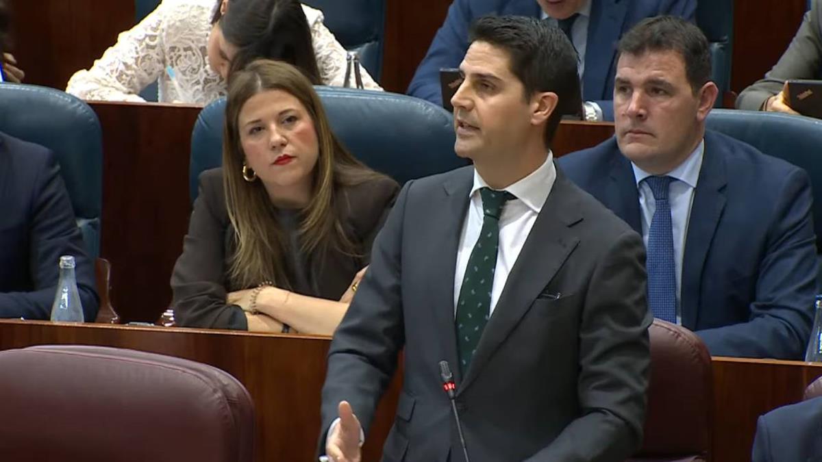 El consejero de Educación denuncia un intento de generar "división y confusión" tras el anuncio de limitar los centros privados