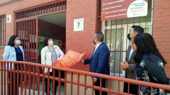 Se entregó una placa en nombre de los/as integrantes de la plantilla debido a la labor que realizaron durante los duros meses de pandemia 