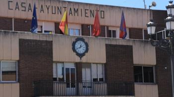 La edil socialista Mª Ángeles Fernández afirma haber sido expulsada del Ayuntamiento, algo que el PP niega
