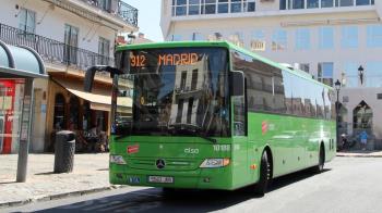 En horario nocturno, tanto mujeres como menores de edad puedan solicitar la parada en un punto de ámbito urbano incluido en el itinerario de la línea para ofrecerles una mayor seguridad