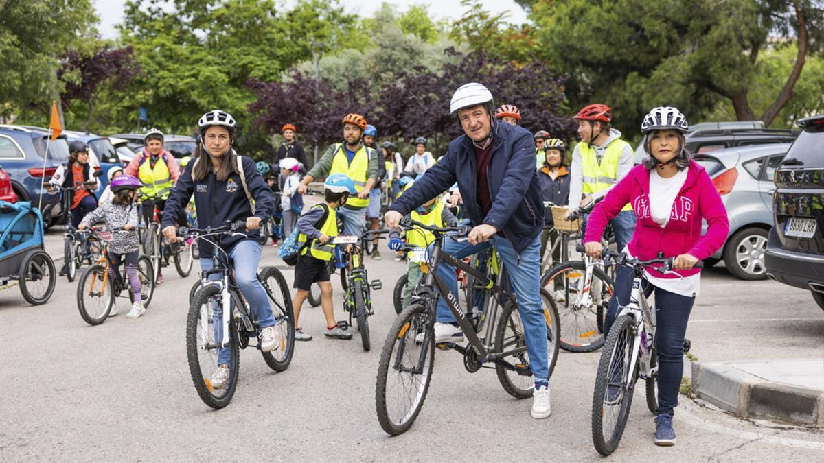 El alcalde, Jesús Moreno, también se ha sumado a la bicicletada