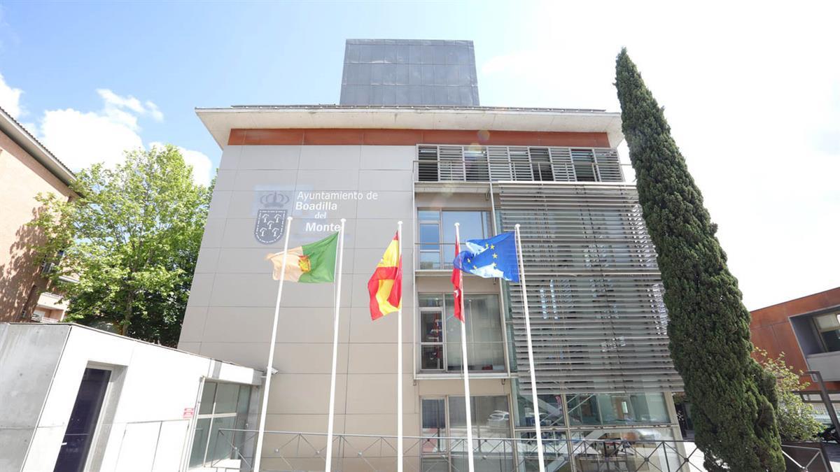 En varios de los edificios de Boadilla del Monte