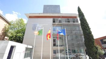 En varios de los edificios de Boadilla del Monte