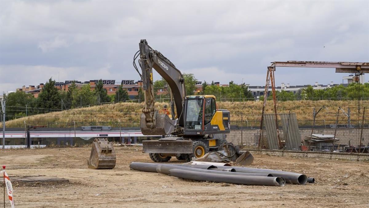 El nuevo Mediaforum Centro Cultural Soto-Zarzuela se construirá en la parcela municipal de 6.000 metros cuadrados ubicada junto al paso subterráneo entre la avenida de la Constitución y el Paseo de la Democracia, y las vías del tren