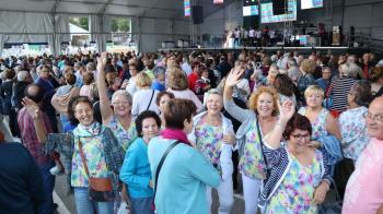 Jóvenes y mayores crearán un espacio para compartir conocimientos y herramientas en el Centro Ferrer i Guardia