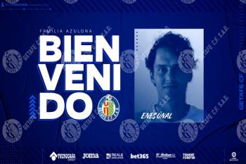 El delantero turco firma para las próximas cinco temporadas