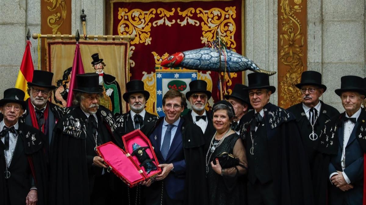 Como cada año, el tradicional entierro de la sardina pone fin a los carnavales