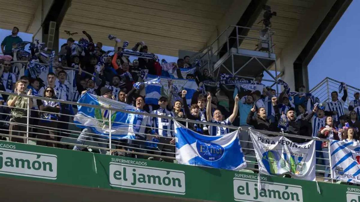 A todos los aficionados pepineros que se desplazaron a Gijón 