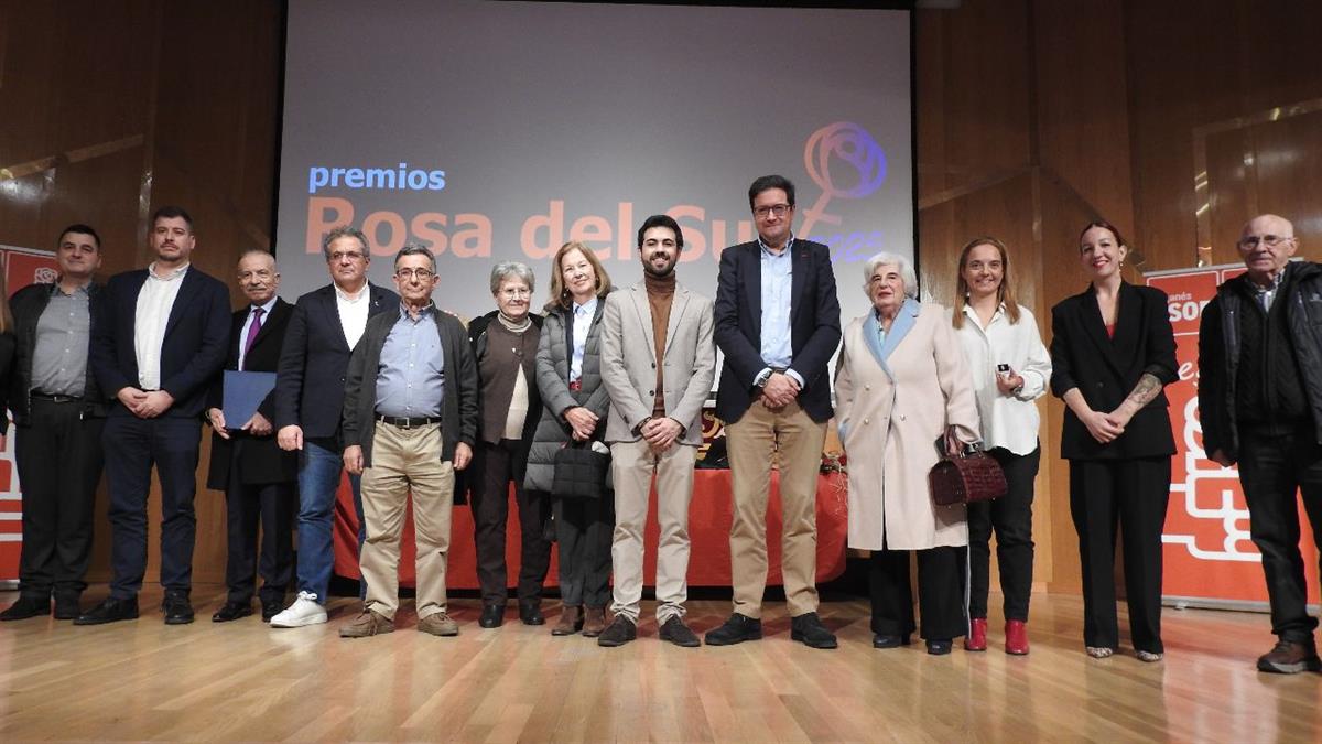 Los socialistas entregaron los premios Rosa del Sur a cuatro alcaldes, militantes leganenses y a la histórica Carmen Romero
