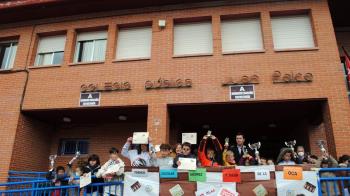 La entrega se realizó en el colegio Juan Falcó