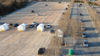 La solicitud debe hacerse a través de la sede electrónica, reservando día y hora.