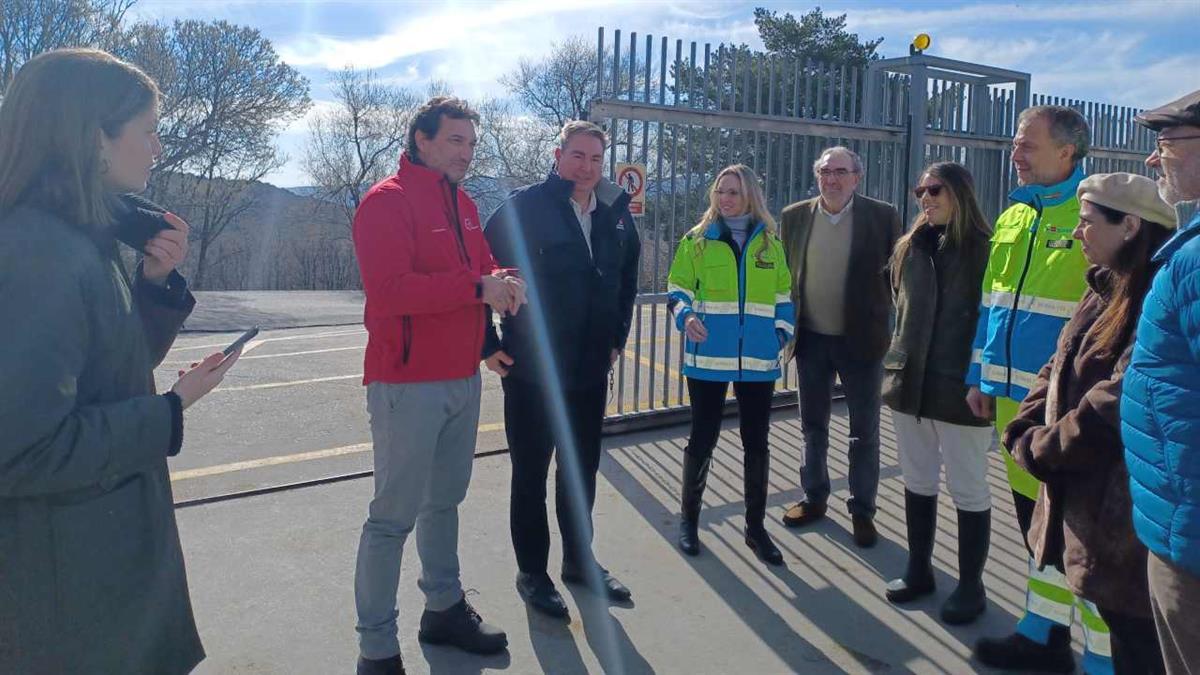 Los viceconsejeros de Presidencia y Sanidad han conocido el programa RESCUER en su visita al Parque de Bomberos de Navacerrada