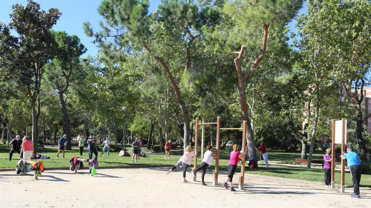 Impartido por profesores de Educación Física, adaptado a los objetivos de cada persona, todos los martes y jueves