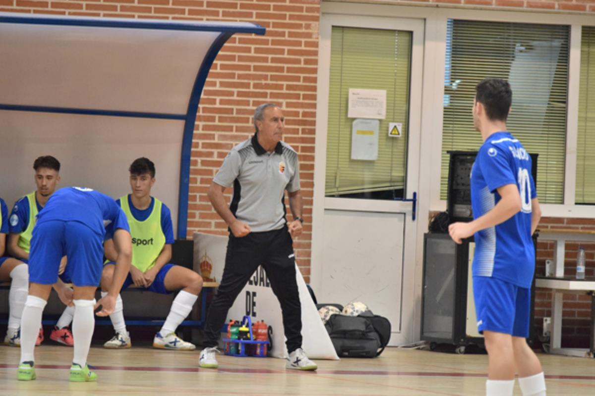 El director deportivo del Ciudad de Móstoles, Tino de la Cruz, repasa el momento actual del club